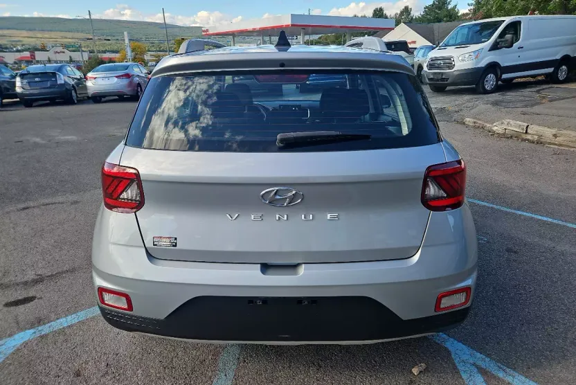 2020 Hyundai Venue SEL Denim photo 1