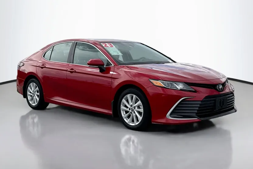 2023 Toyota Camry LE photo 1