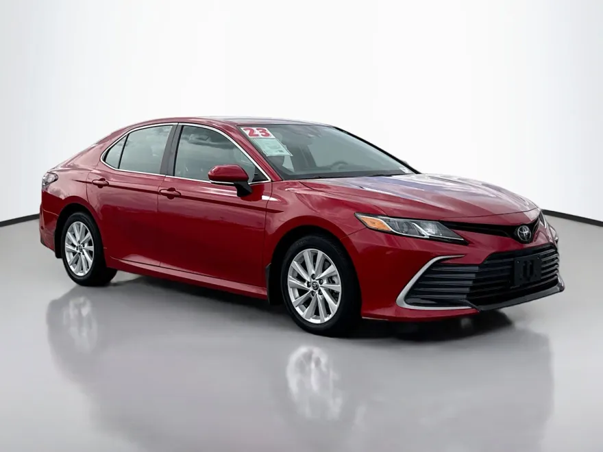 2023 Toyota Camry LE photo 1