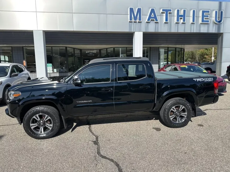 2017 Toyota Tacoma TRD Sport photo 1