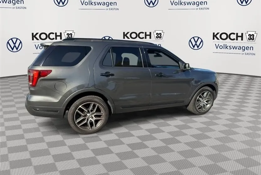 2018 Ford Explorer Sport photo 1