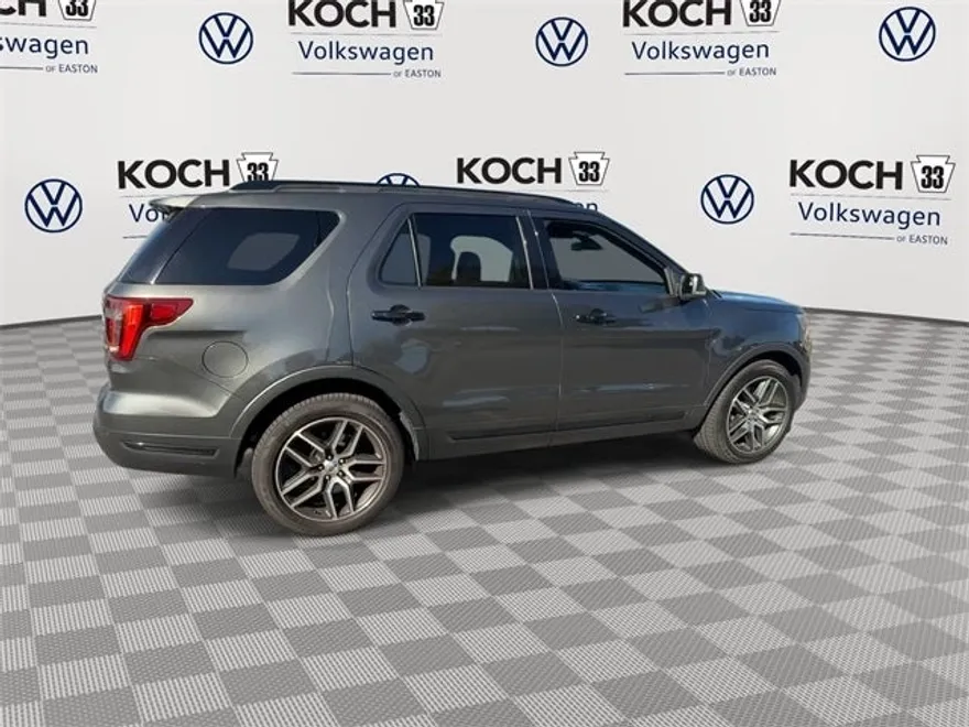 2018 Ford Explorer Sport photo 1