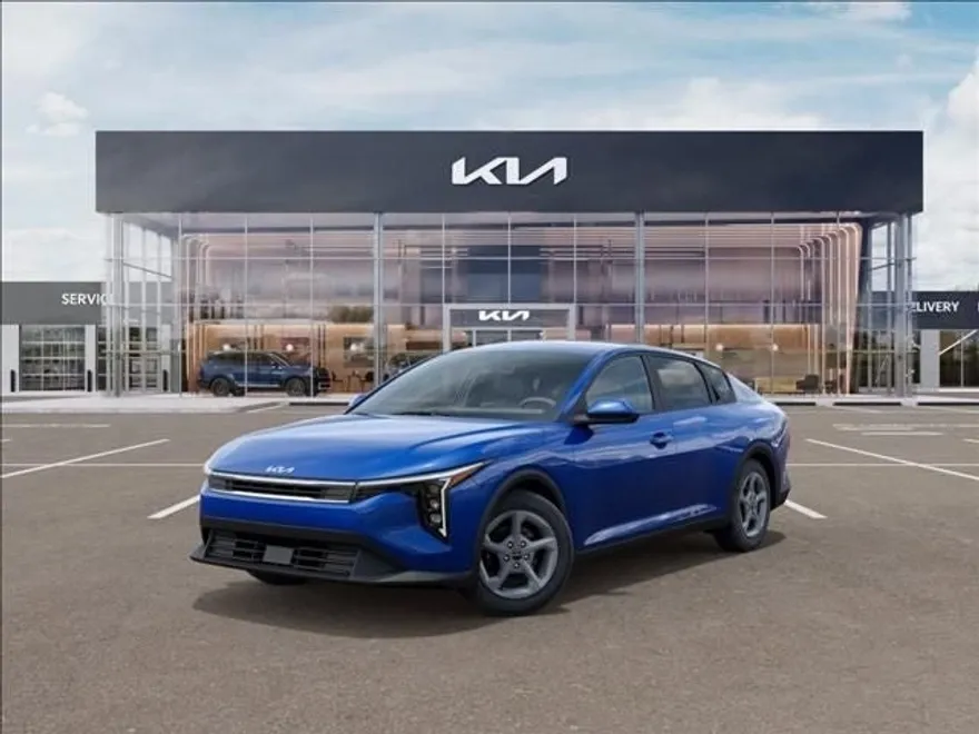 2025 Kia K4 LXS photo 1