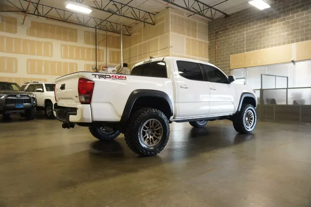 2017 Toyota Tacoma TRD Double Cab V6 4x4 photo 1