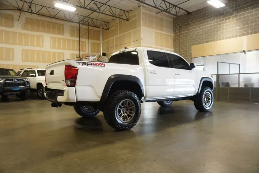2017 Toyota Tacoma TRD Double Cab V6 4x4 photo 1