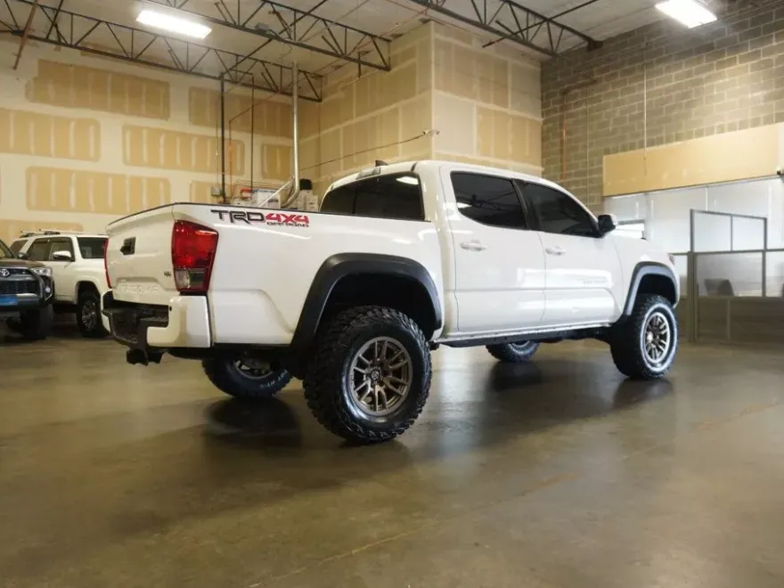 2017 Toyota Tacoma TRD Double Cab V6 4x4 photo 1