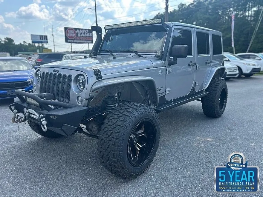 2014 Jeep Wrangler Unlimited Sahara photo 1