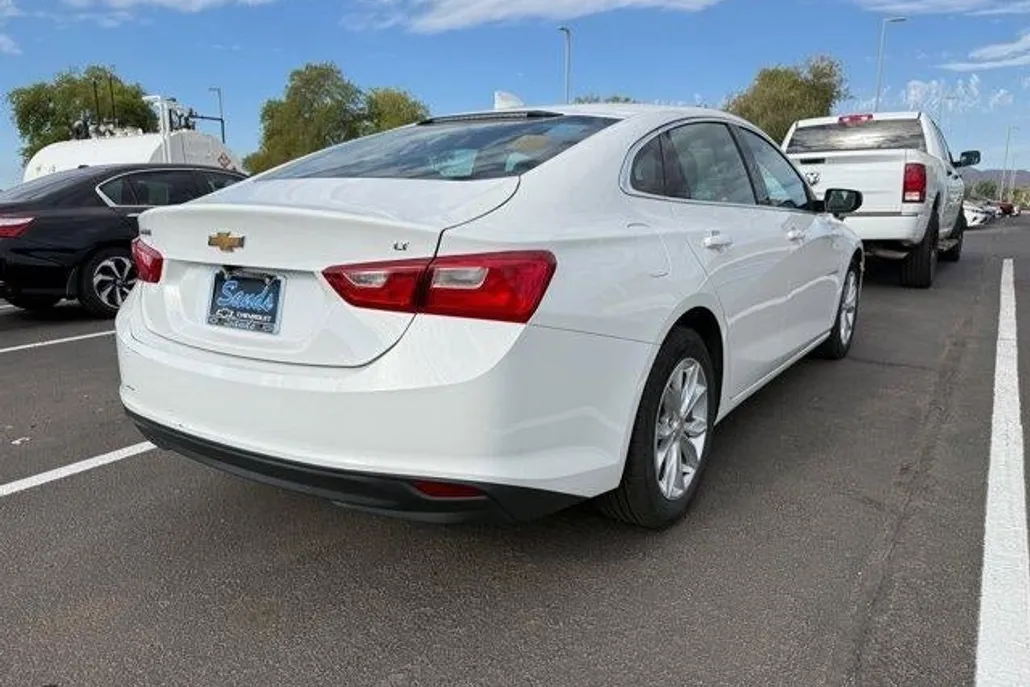 2023 Chevrolet Malibu 1LT photo 1