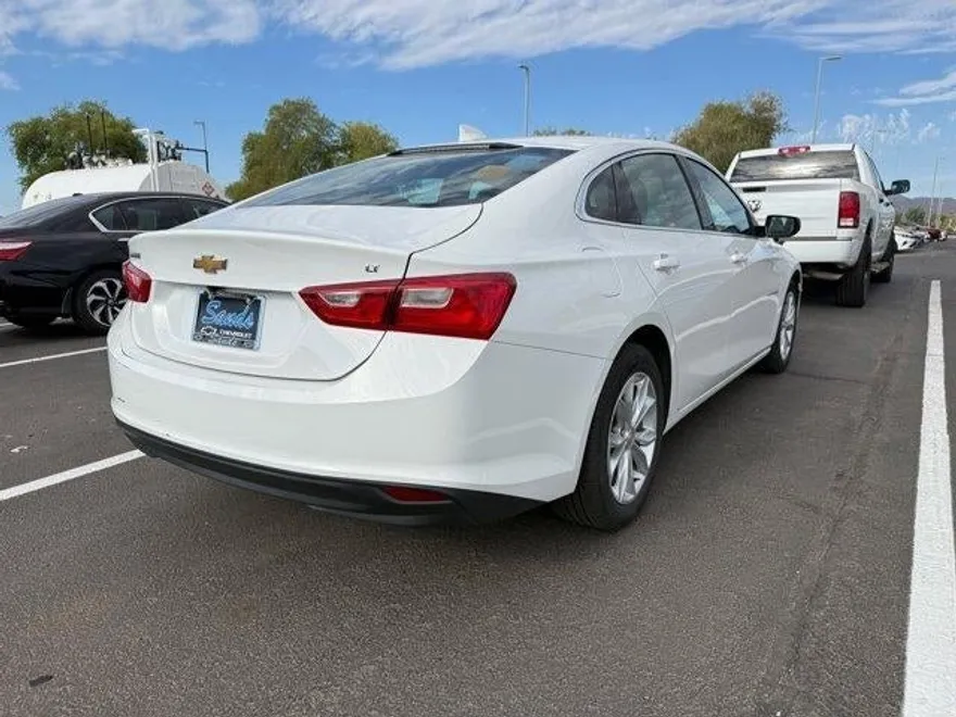 2023 Chevrolet Malibu 1LT photo 1