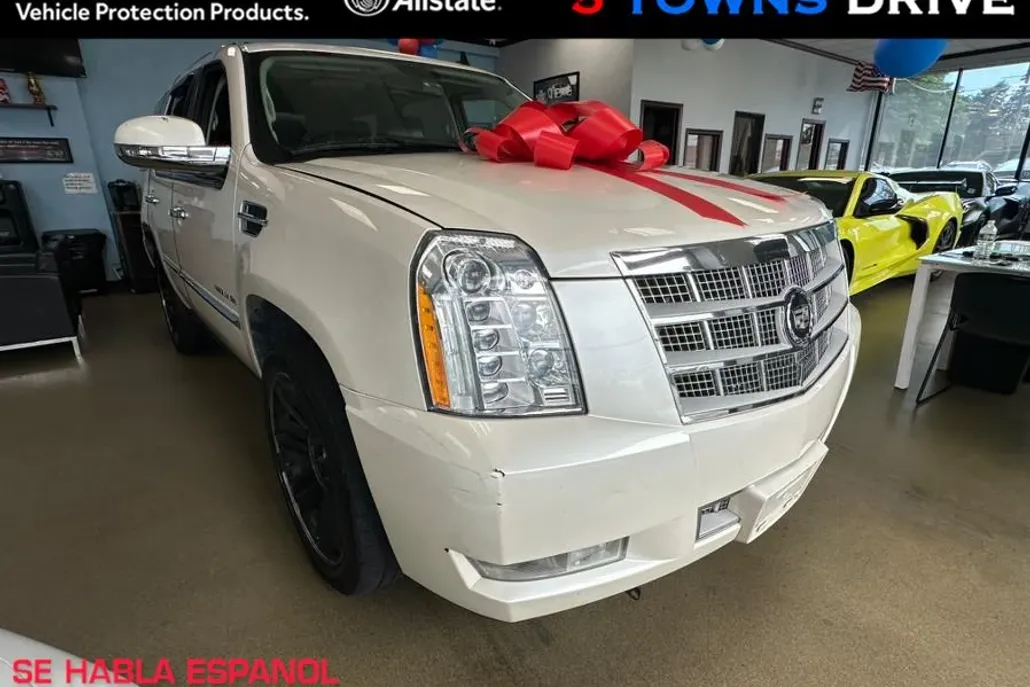 2011 Cadillac Escalade Platinum photo 1