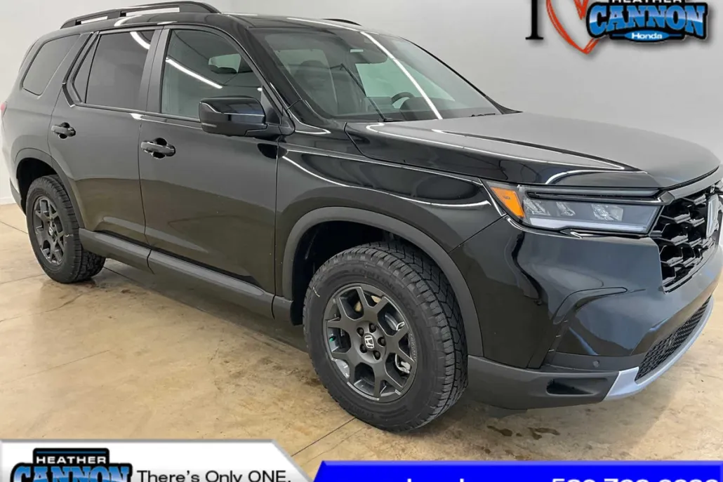 2025 Honda Pilot TrailSport photo 1