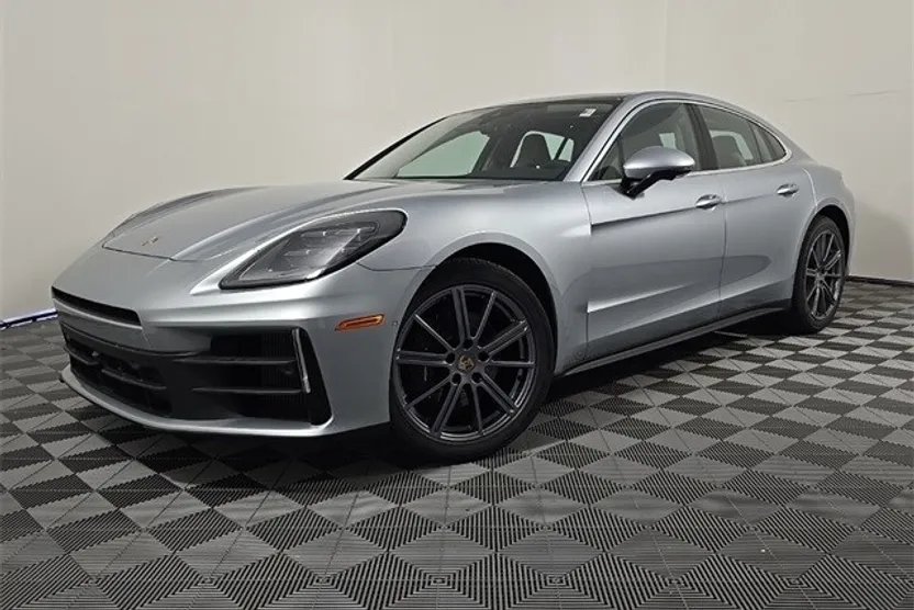2025 Porsche Panamera 4 photo 1