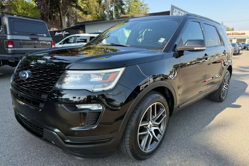 2018 Ford Explorer Sport photo 1