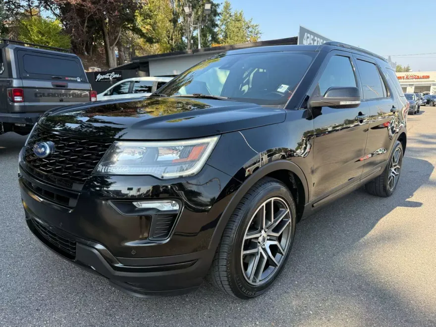 2018 Ford Explorer Sport photo 1