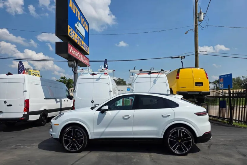 2022 Porsche Cayenne Coupe photo 1
