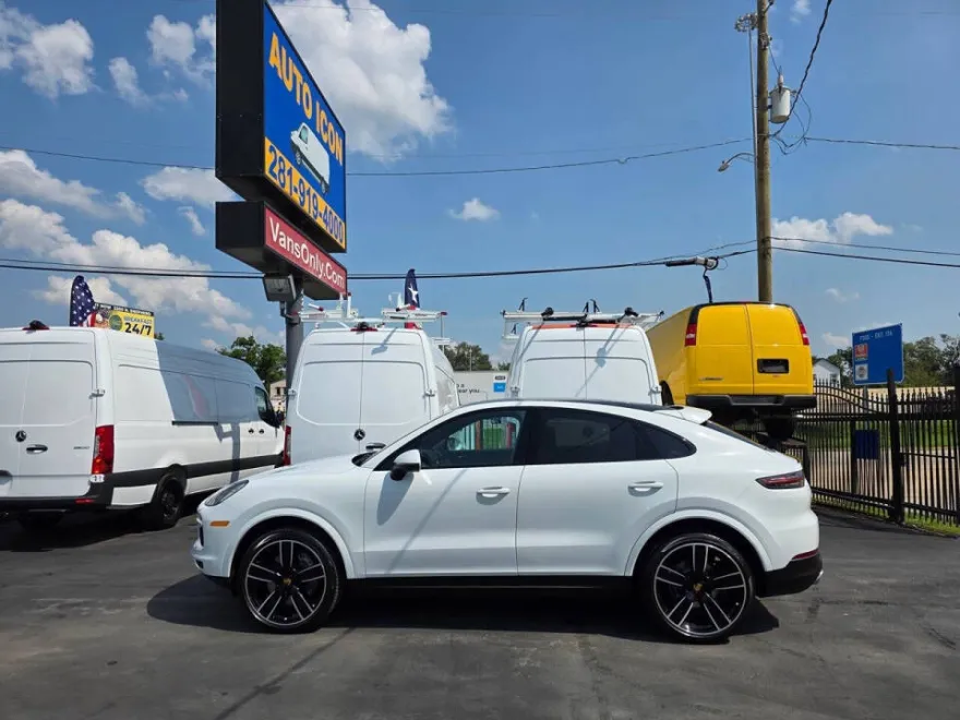 2022 Porsche Cayenne Coupe photo 1