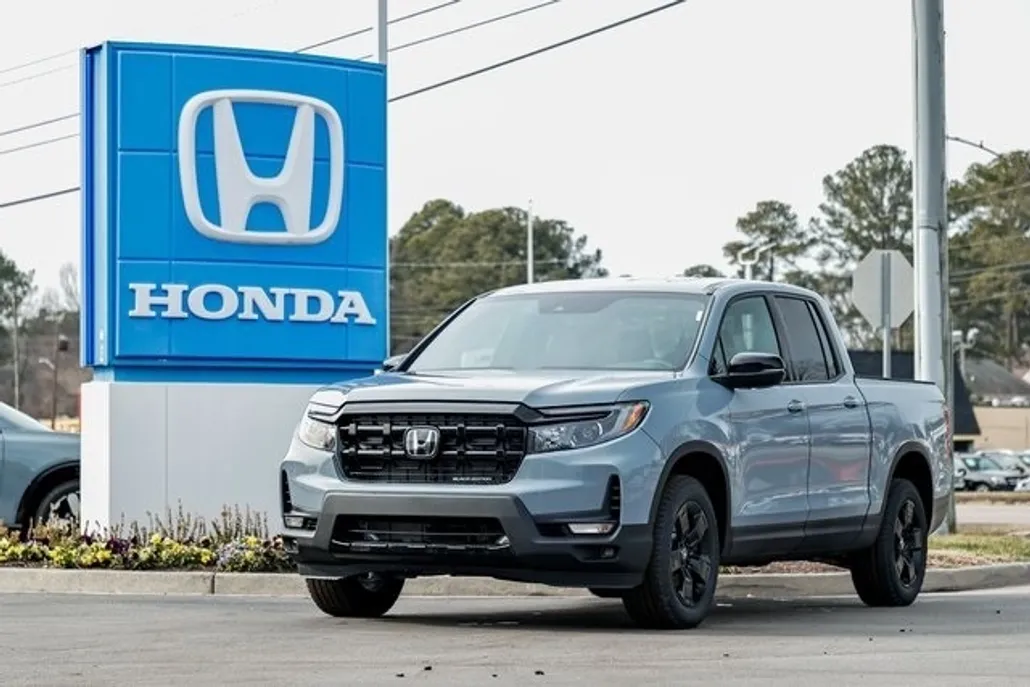 2025 Honda Ridgeline Black Edition photo 1