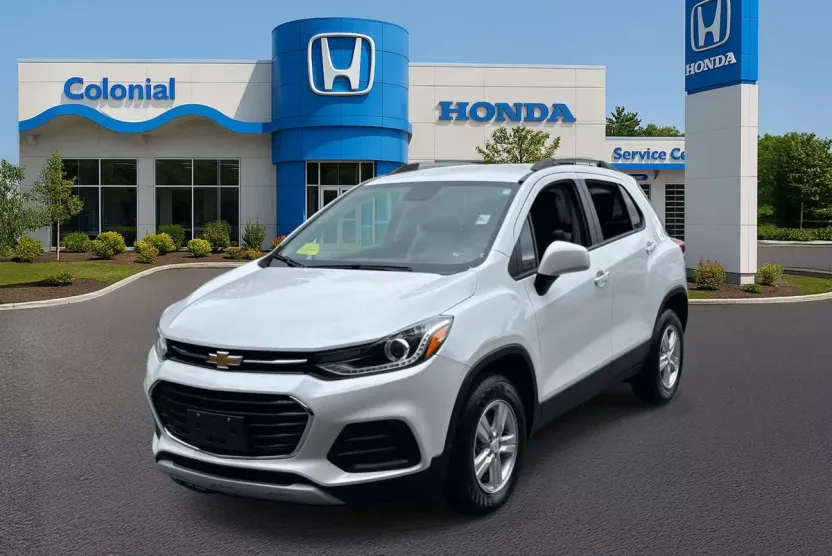 2022 Chevrolet Trax LT photo 1