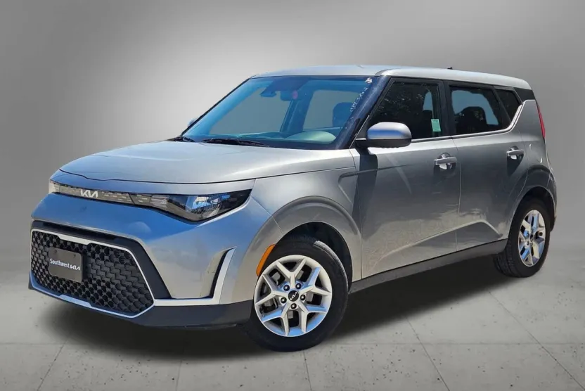 2023 Kia Soul LX photo 1