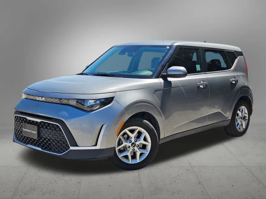 2023 Kia Soul LX photo 1