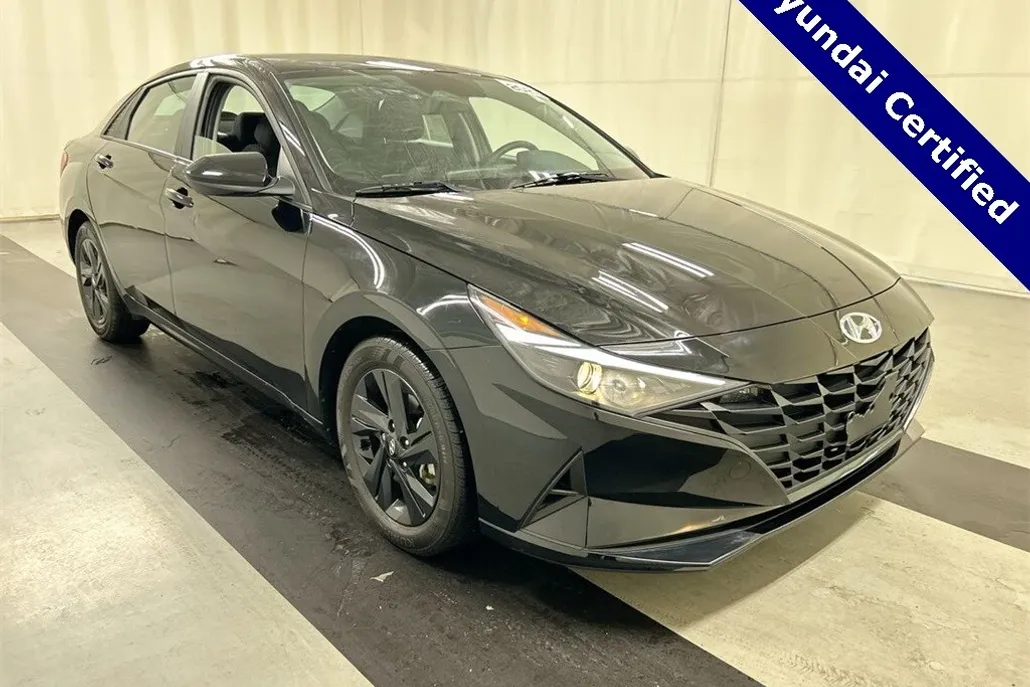 2023 Hyundai Elantra SEL photo 1