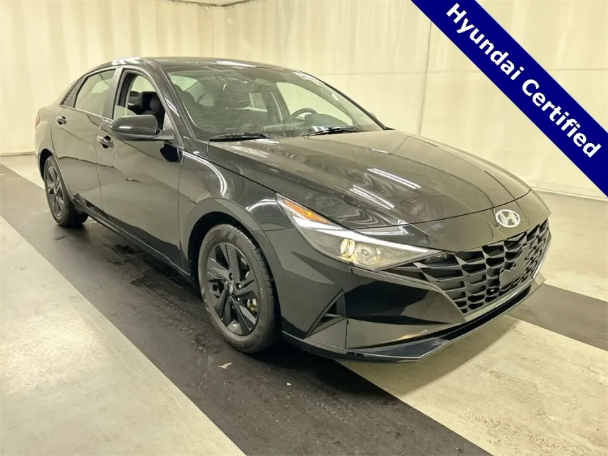 2023 Hyundai Elantra SEL photo 1