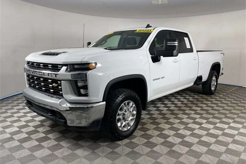 2023 Chevrolet Silverado 3500HD LT photo 1