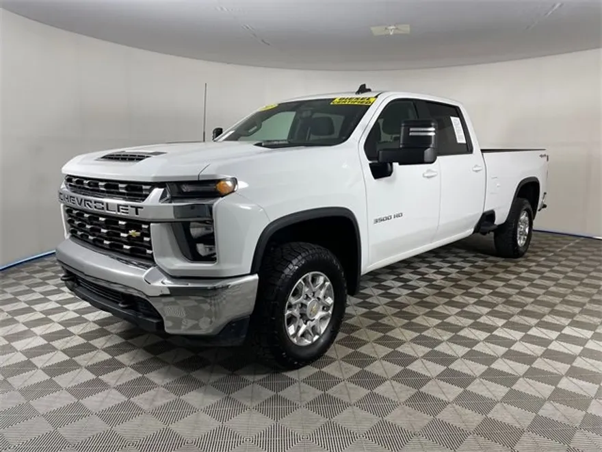 2023 Chevrolet Silverado 3500HD LT photo 1