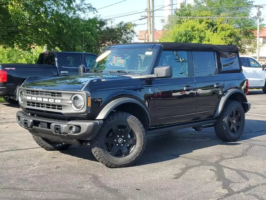 2023 Ford Bronco Base photo 1
