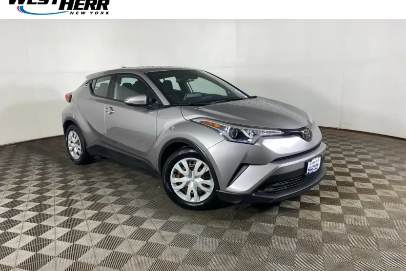 2019 Toyota C-HR LE photo 1