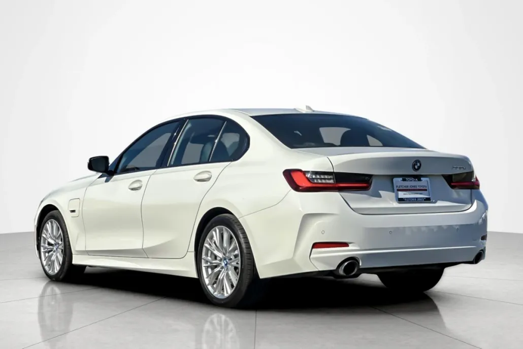 2023 Bmw 330e photo 1