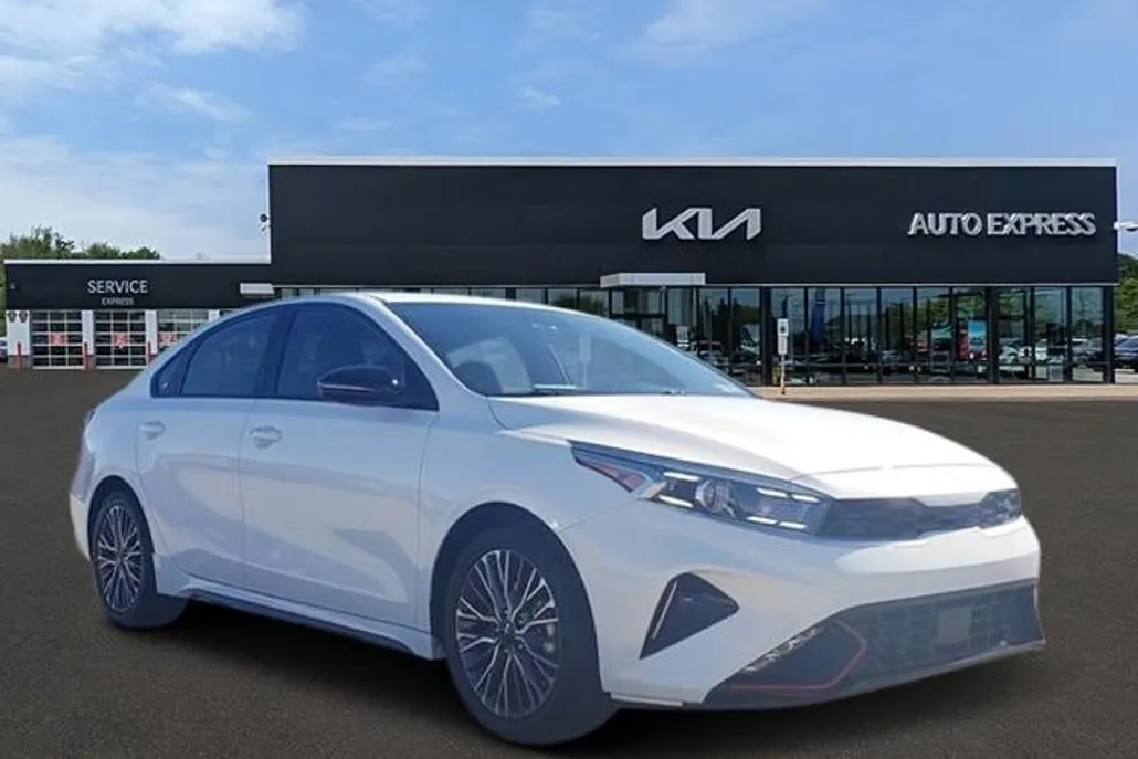 2024 Kia Forte GT-Line photo 1