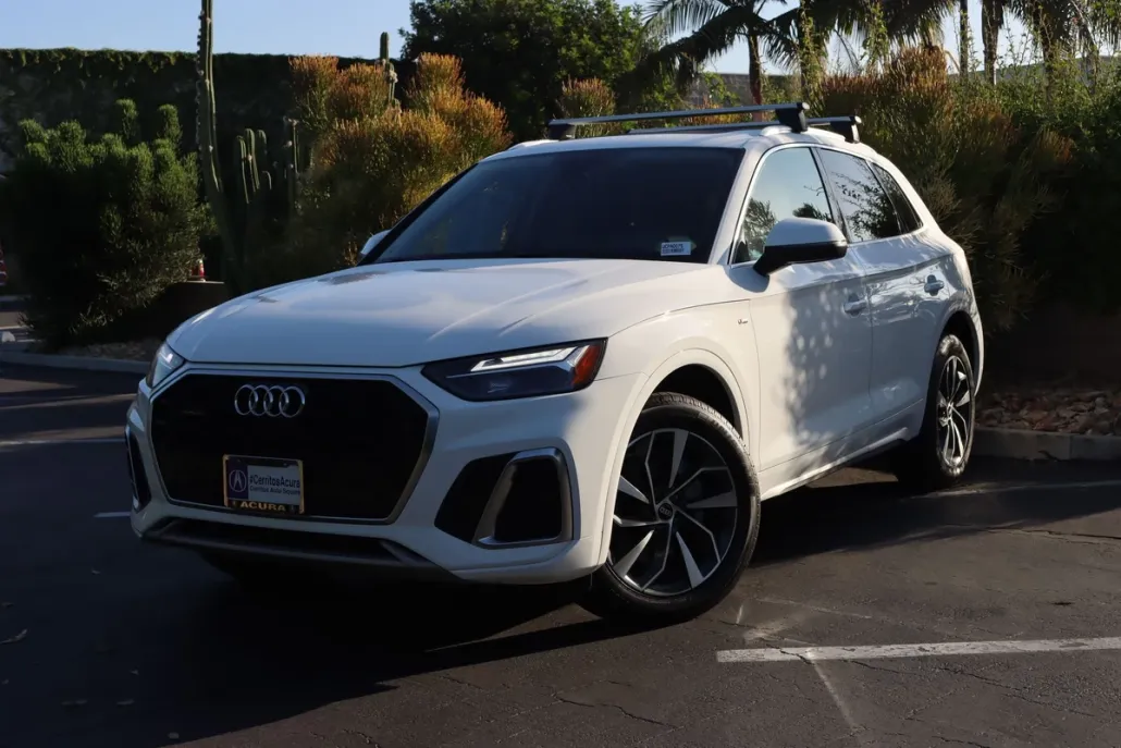 2023 Audi Q5 45 S line Premium photo 1