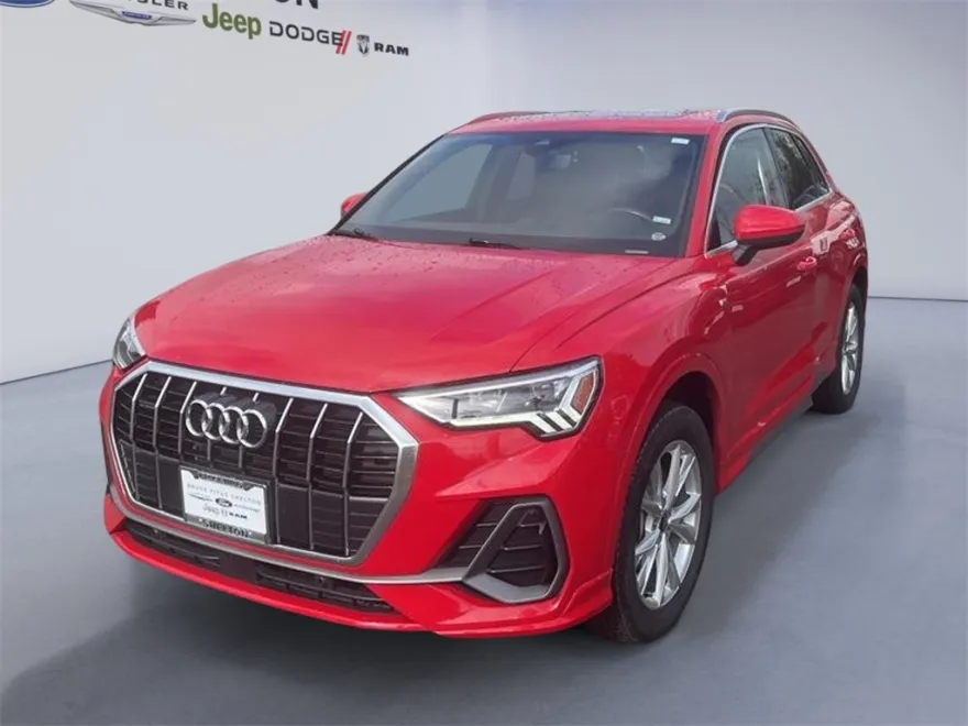 2024 Audi Q3 S line Premium photo 1