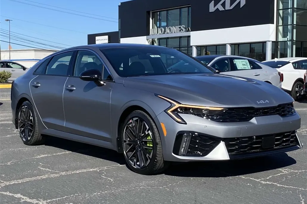 2025 Kia K5 GT photo 1