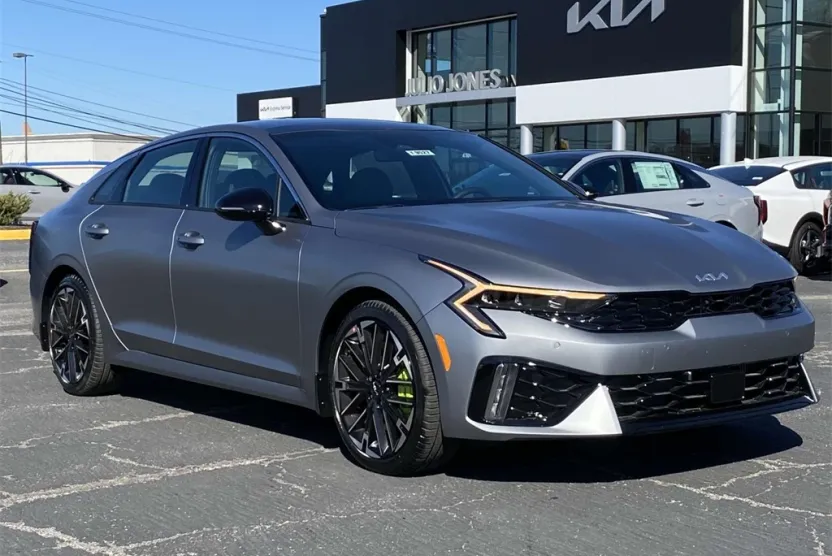 2025 Kia K5 GT photo 1