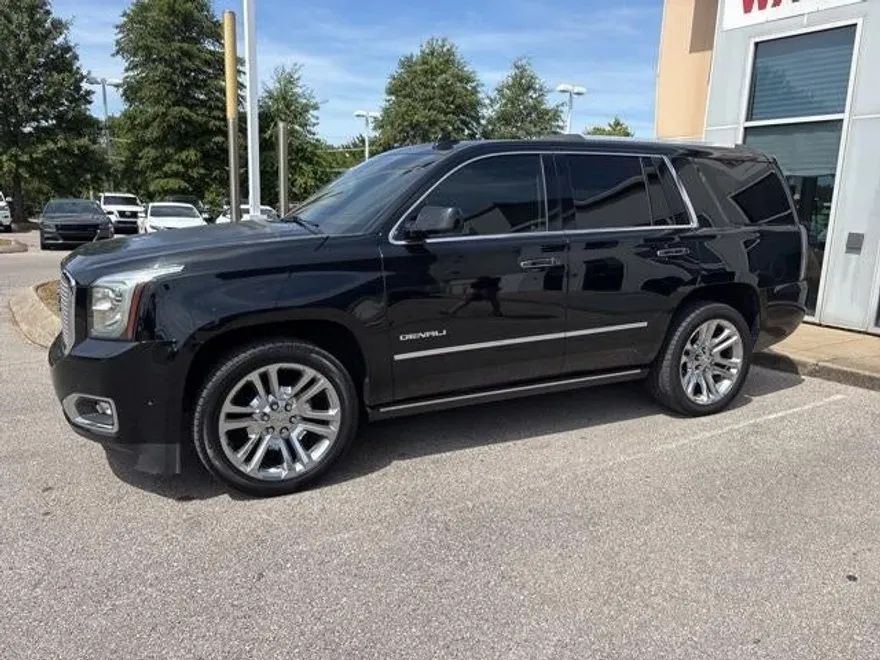 2017 Gmc Yukon Denali photo 1