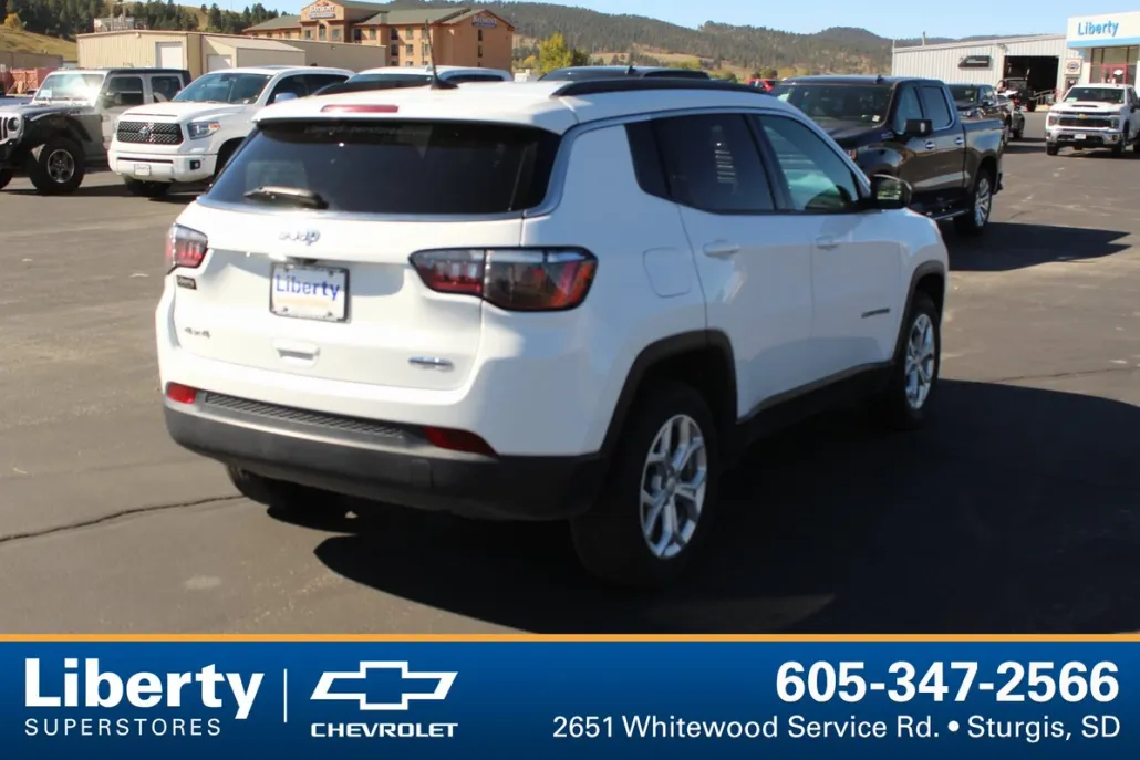 2024 Jeep Compass Latitude photo 1