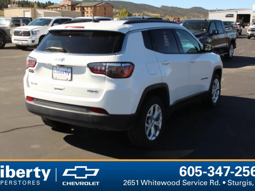 2024 Jeep Compass Latitude photo 1