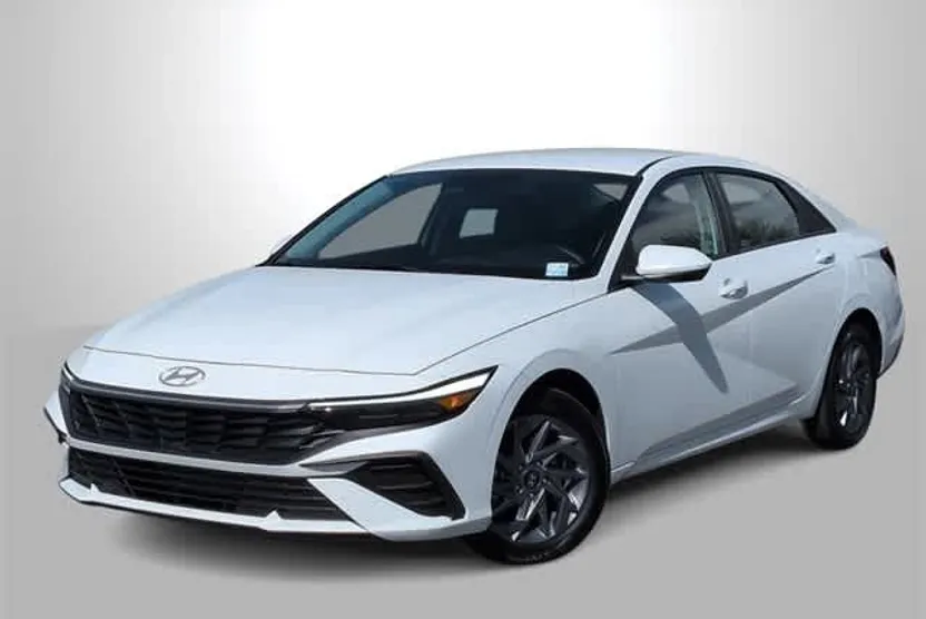 2024 Hyundai Elantra SEL photo 1