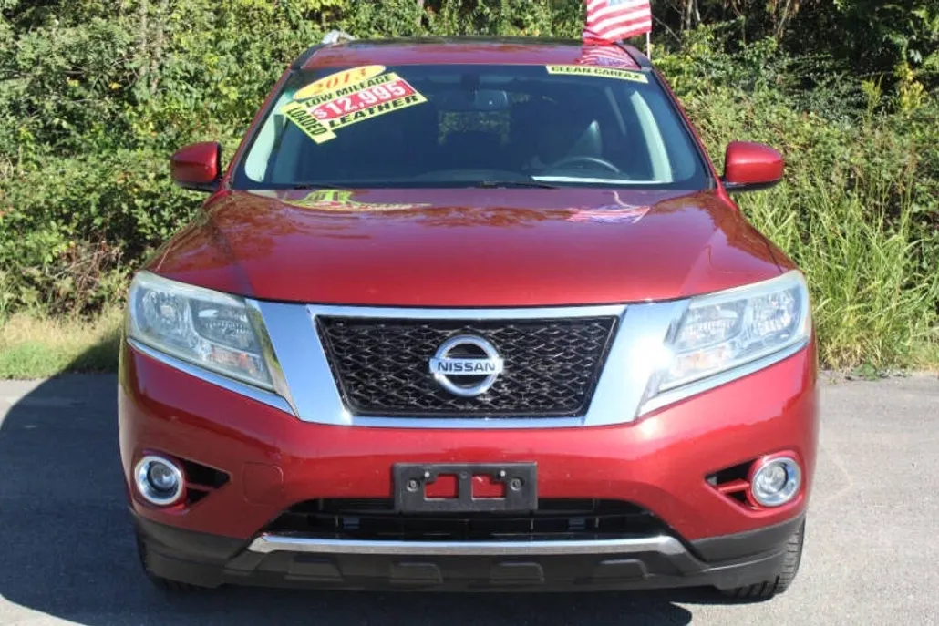 2013 Nissan Pathfinder SL photo 1