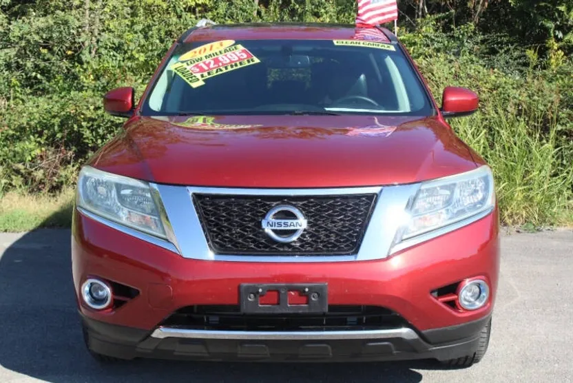 2013 Nissan Pathfinder SL photo 1