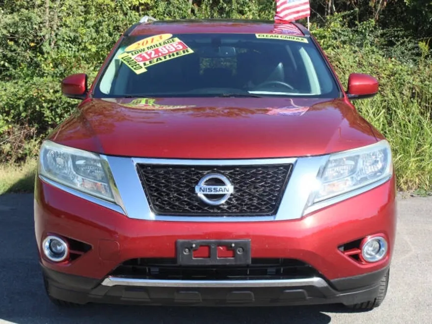 2013 Nissan Pathfinder SL photo 1