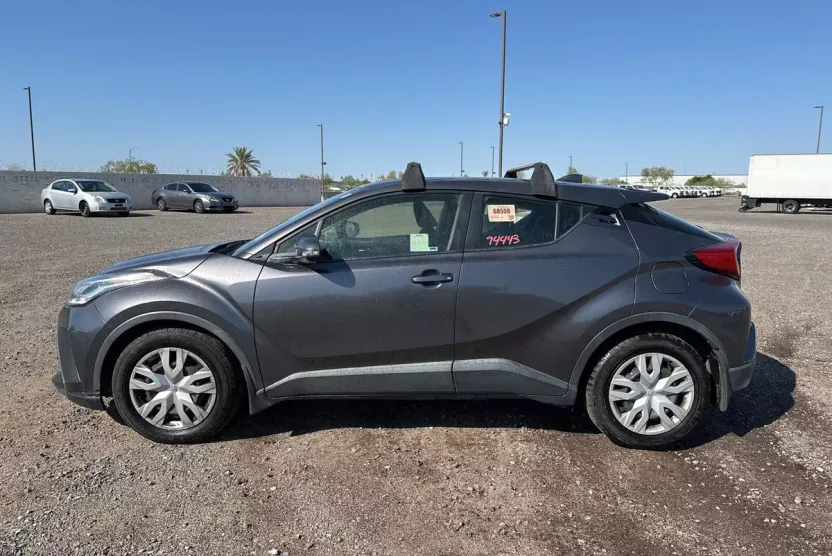 2021 Toyota C-HR LE photo 1