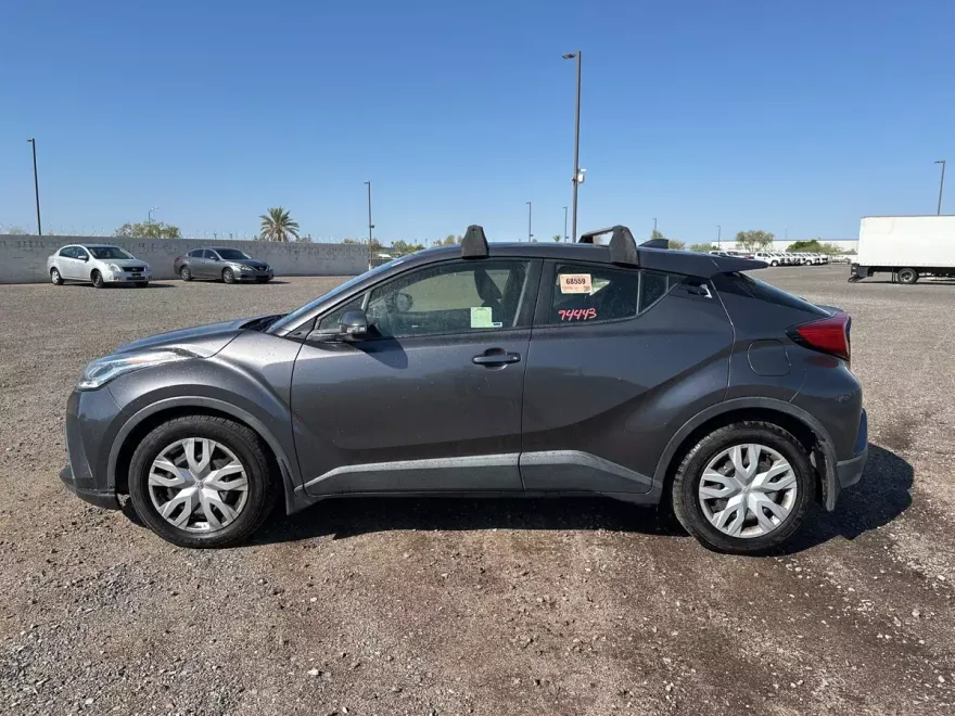 2021 Toyota C-HR LE photo 1