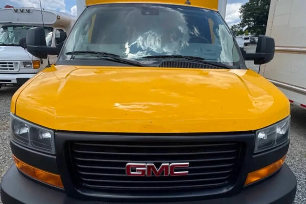 2021 Gmc Savana 3500 Cutaway photo 1
