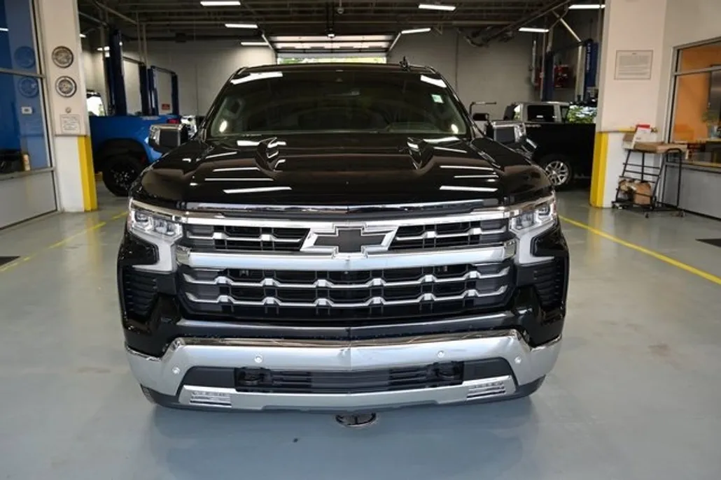 2023 Chevrolet Silverado 1500 LTZ photo 1