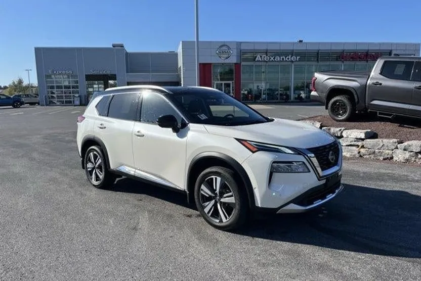 2023 Nissan Rogue AWD Platinum photo 1