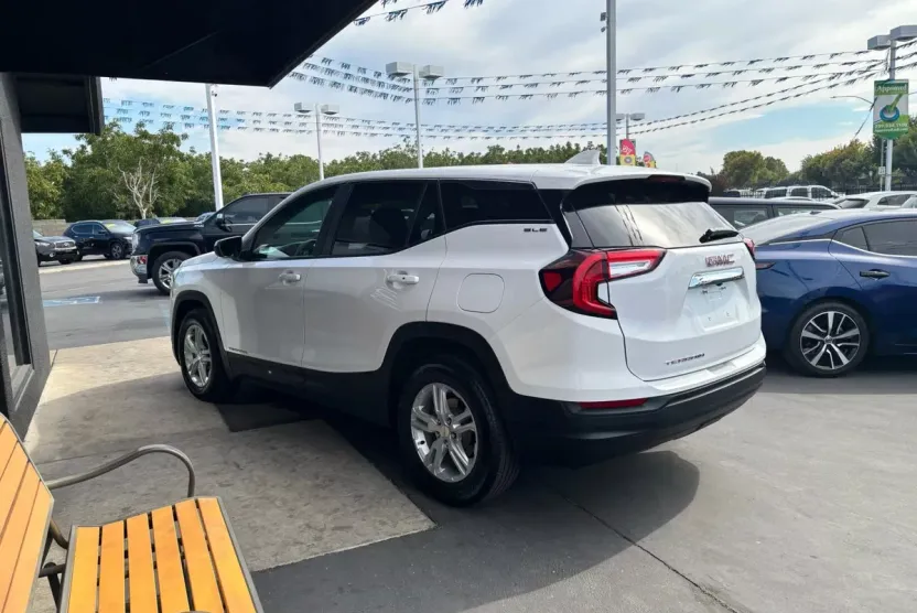 2022 Gmc Terrain SLE photo 1