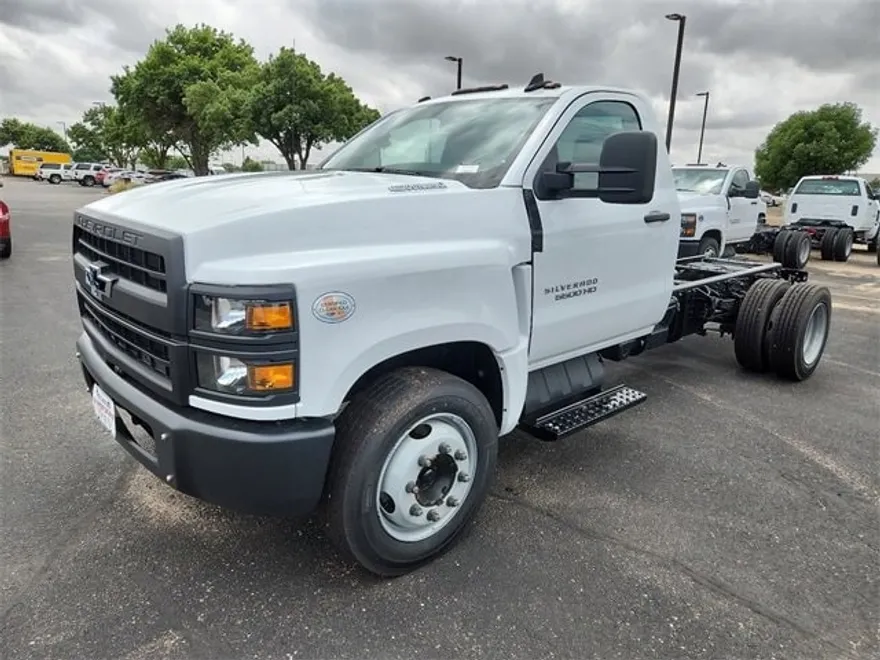 2024 Chevrolet Silverado 5500HD Work Truck photo 1